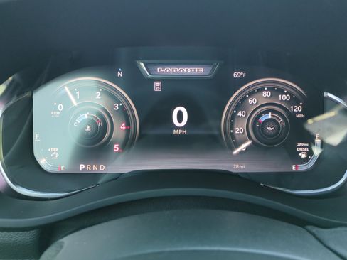 New 2026 RAM 2500 Laramie AWD/4WD image 10
