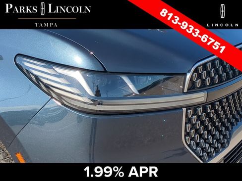 Used 2025 Lincoln Navigator Reserve AWD/4WD image 6