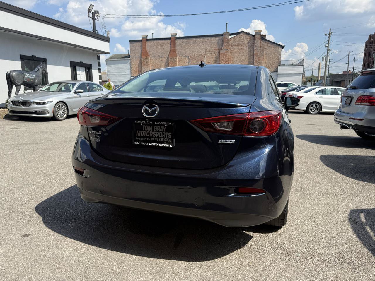 Used 2016 MAZDA MAZDA3 i Touring w/ Popular Equipment Package FWD image 3
