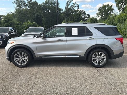 Used 2022 Ford Explorer Limited w/ Equipment Group 301A RWD image 4