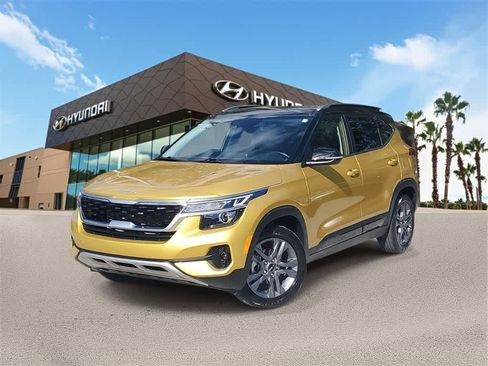 Used 2023 Kia Seltos S w/ Navigation Package image 1