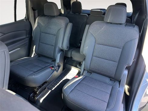 Used 2024 Chevrolet Traverse LT image 13