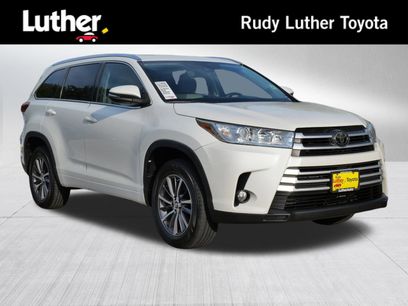Used 2018 Toyota Highlander XLE w/ Carpet Mat Package (TMS)