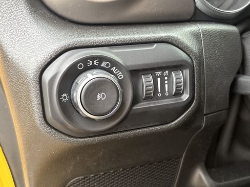 Used 2018 Jeep Wrangler Unlimited Sport S AWD/4WD image 35