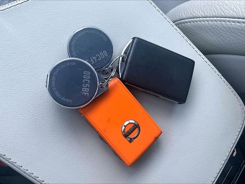 Used 2023 Volvo XC90 T8 Plus image 14