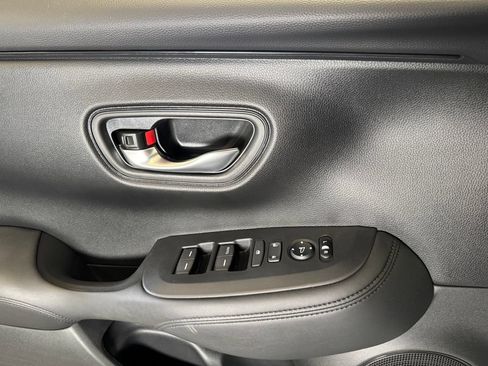 Used 2025 Honda HR-V LX image 19
