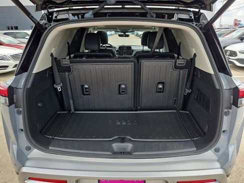 Certified 2024 Nissan Pathfinder Platinum FWD image 12