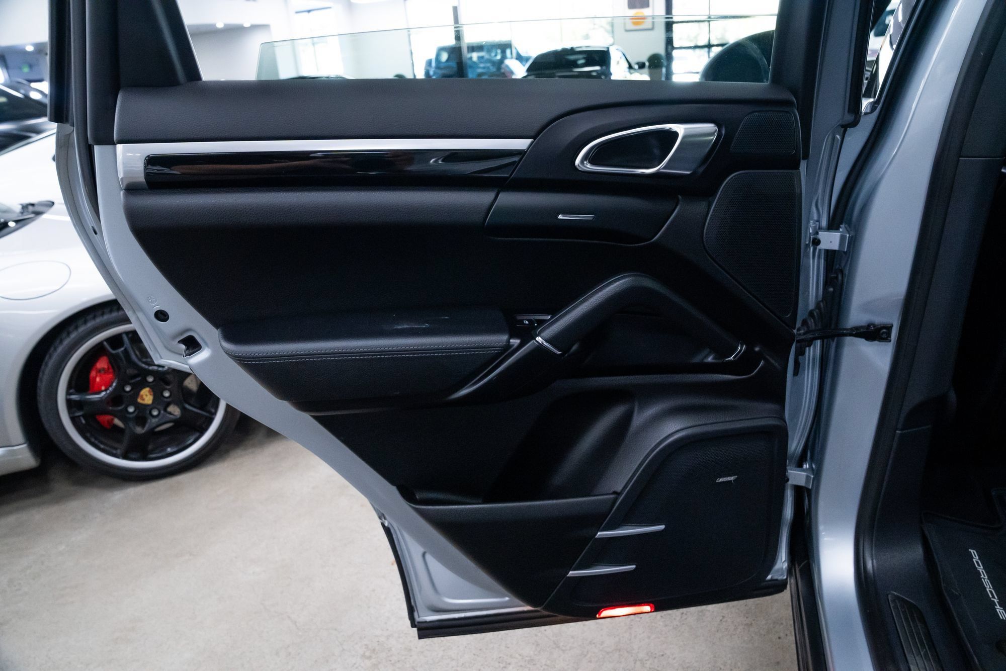 Used 2016 Porsche Cayenne AWD/4WD image 19