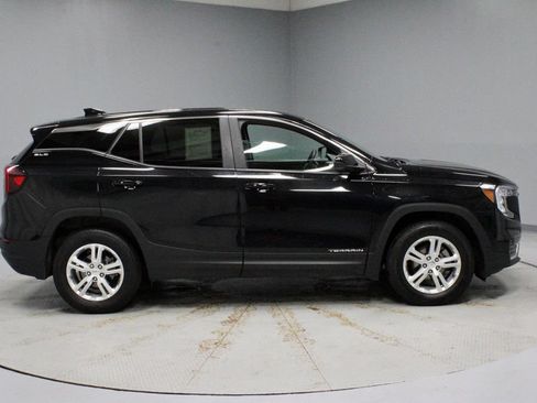 Used 2024 GMC Terrain SLE AWD/4WD image 11