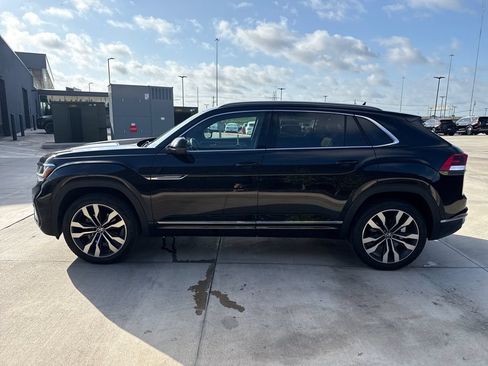 Used 2022 Volkswagen Atlas Cross Sport SEL Premium R-Line AWD/4WD image 2
