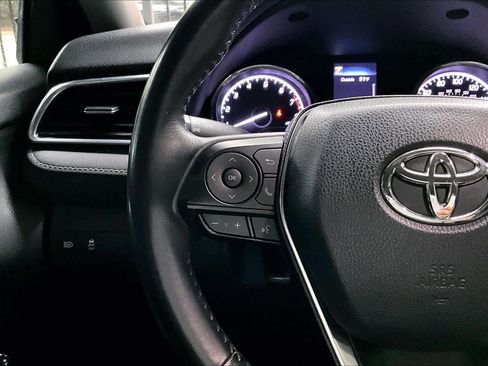 Used 2018 Toyota Camry SE image 23