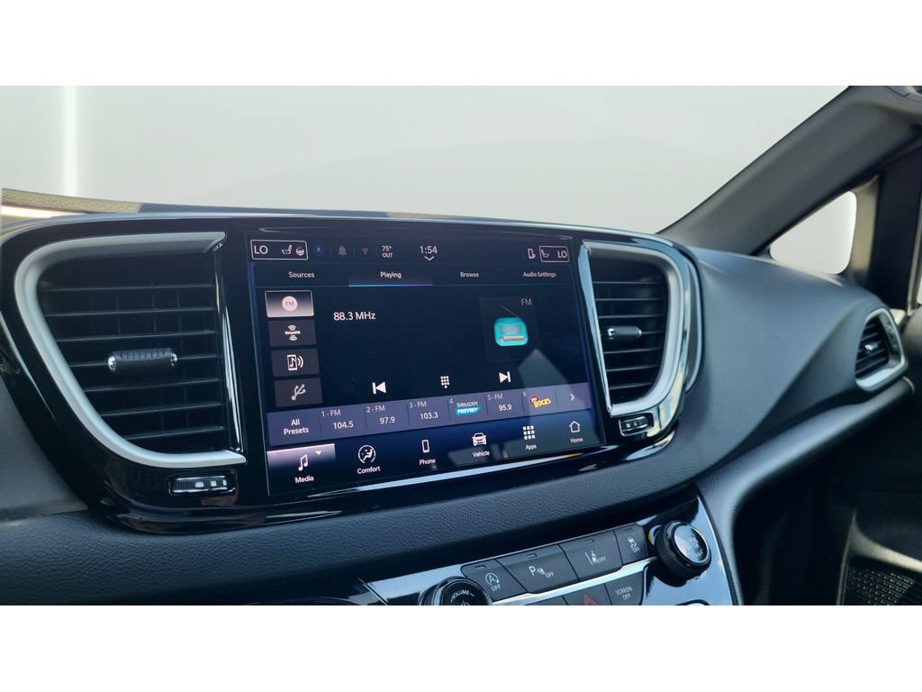 Used 2025 Chrysler Pacifica Select FWD image 15