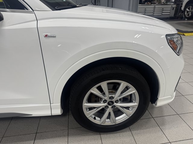 Certified 2024 Audi Q3 2.0T Premium w/ Convenience Package AWD/4WD image 9