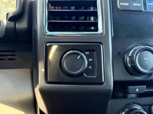 Used 2015 Ford F150 XLT AWD/4WD image 17