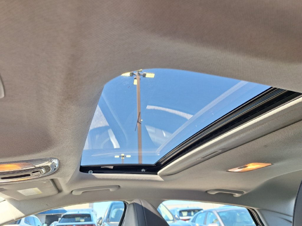 Used 2022 Hyundai Elantra Limited w/ Cargo Package FWD image 23