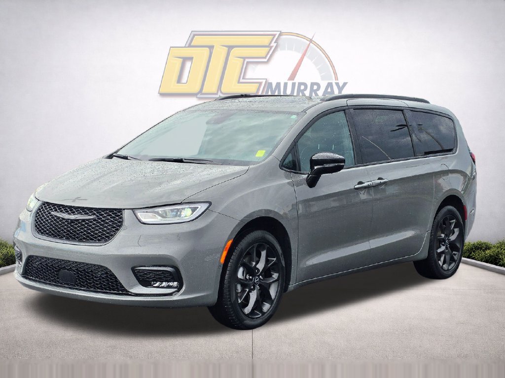 Used 2025 Chrysler Pacifica Limited AWD/4WD image 2