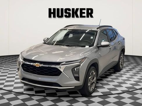 Certified 2025 Chevrolet Trax LT FWD image 4