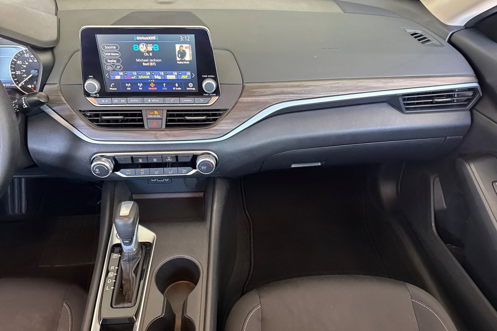 Used 2025 Nissan Altima 2.5 SV FWD image 19