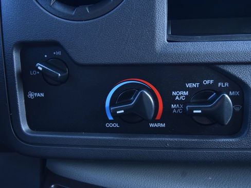 Used 2022 Ford E-350 and Econoline 350 Super Duty RWD image 30