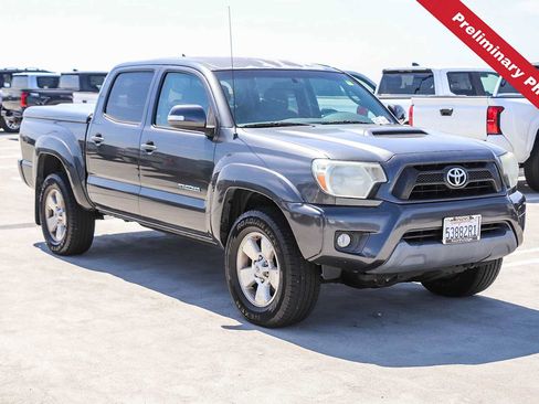 Used 2015 Toyota Tacoma PreRunner w/ TRD Sport Package RWD image 3