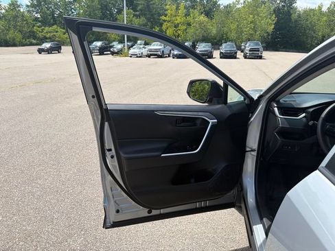 Certified 2025 Toyota RAV4 LE AWD/4WD image 22