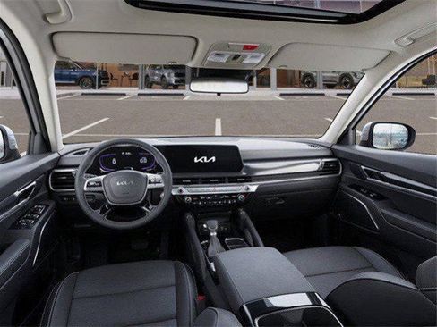 Used 2025 Kia Telluride S FWD image 14