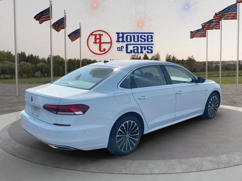 Used 2022 Volkswagen Passat 2.0T FWD image 5