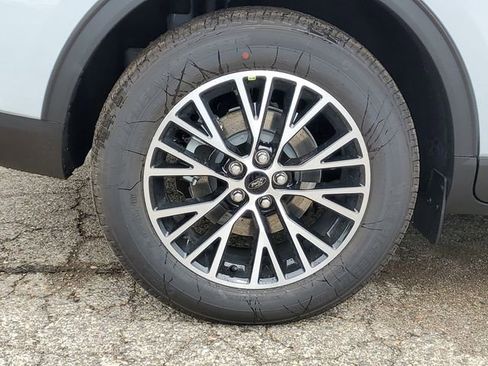 New 2025 Ford Escape SE w/ Class II Trailer Tow Package image 5