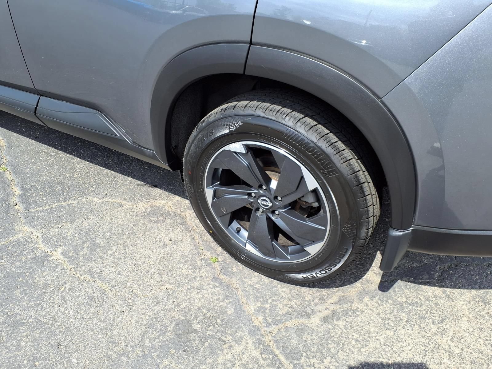 Used 2025 Nissan Rogue SV AWD/4WD image 12
