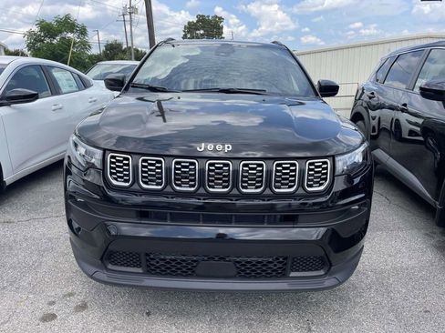 Used 2024 Jeep Compass Latitude AWD/4WD image 2