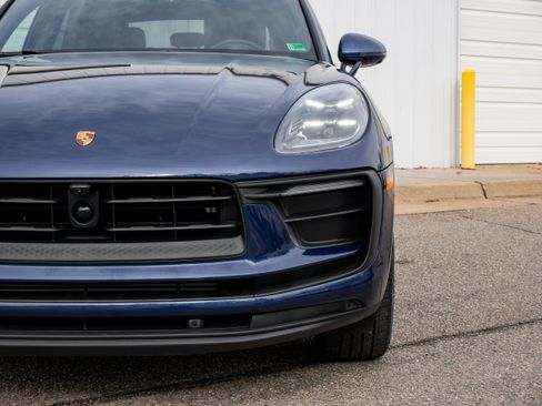 Used 2025 Porsche Macan AWD/4WD image 12