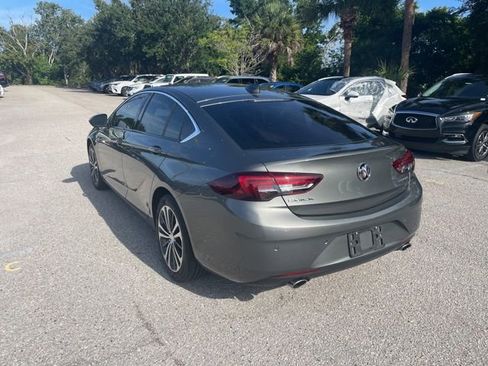 Used 2018 Buick Regal Essence w/ Driver Confidence Package #1 FWD image 2