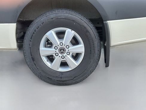 Used 2024 Mercedes-Benz Sprinter 2500 image 14