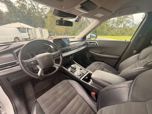 Used 2024 Mitsubishi Outlander AWD image 10