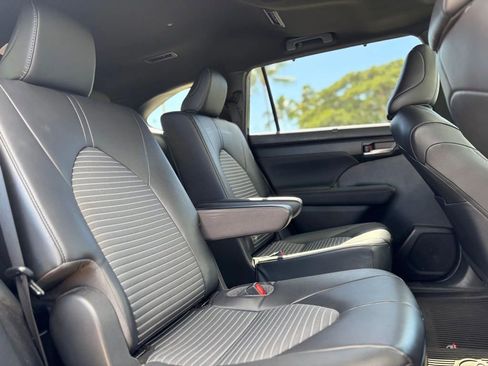 Used 2023 Toyota Highlander XSE image 12