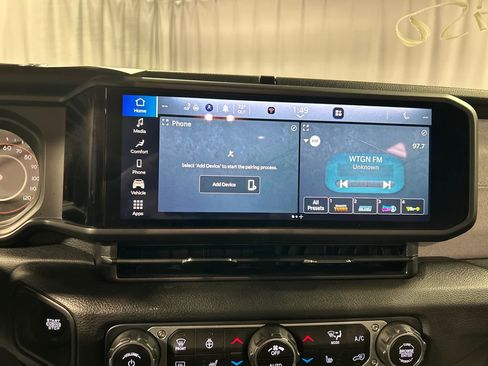 Used 2025 Jeep Wrangler Sport AWD/4WD image 17