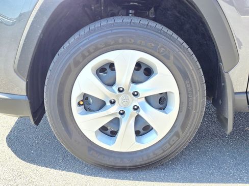 Used 2025 Toyota RAV4 LE AWD/4WD image 8