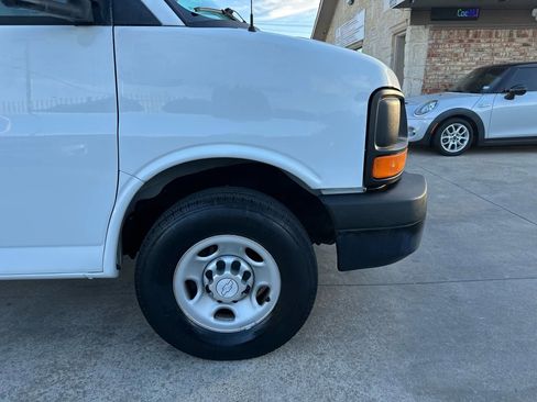 Used 2015 Chevrolet Express 3500 image 12