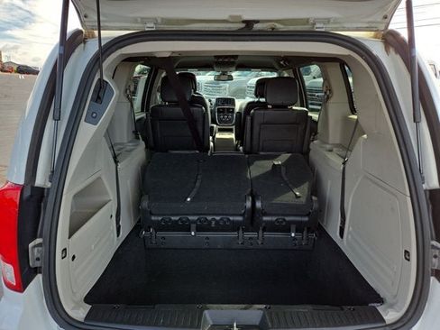 Used 2019 Dodge Grand Caravan SXT FWD image 12