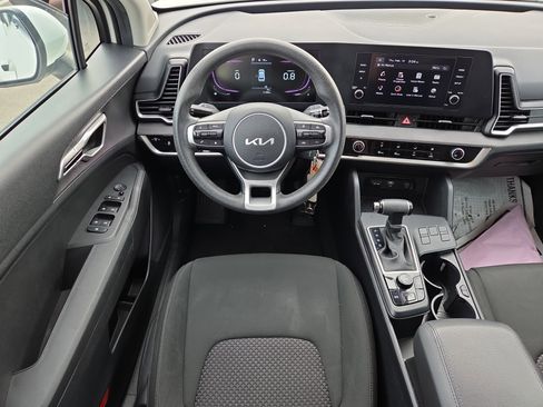Used 2024 Kia Sportage LX image 9