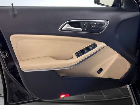 Used 2017 Mercedes-Benz GLA 250 image 23