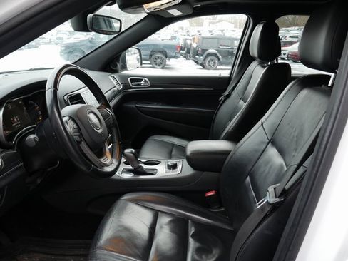 Used 2022 Jeep Grand Cherokee Limited image 3