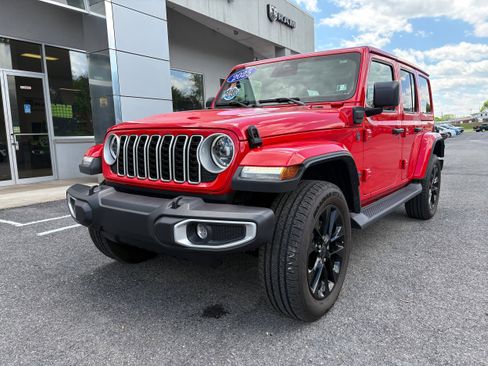 Certified 2025 Jeep Wrangler Unlimited Sahara AWD/4WD image 3