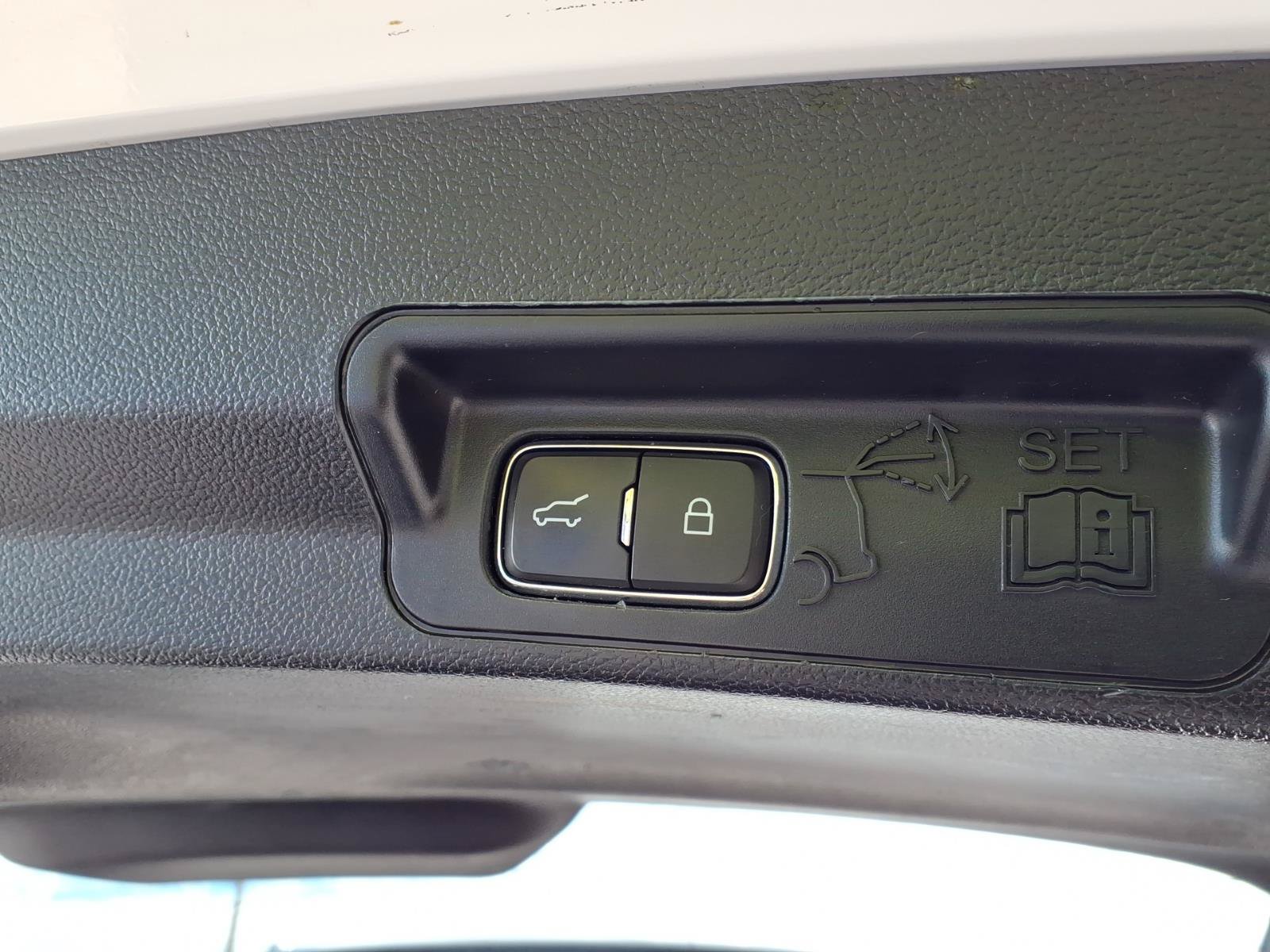 Certified 2020 Ford Explorer Platinum AWD/4WD image 12