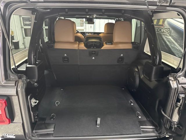Used 2022 Jeep Wrangler Unlimited Sahara w/ LED Lighting Group AWD/4WD image 18