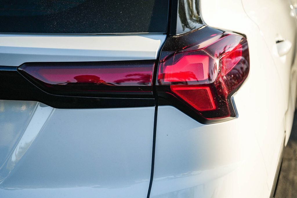 Used 2027 Chevrolet Bolt RS FWD image 7