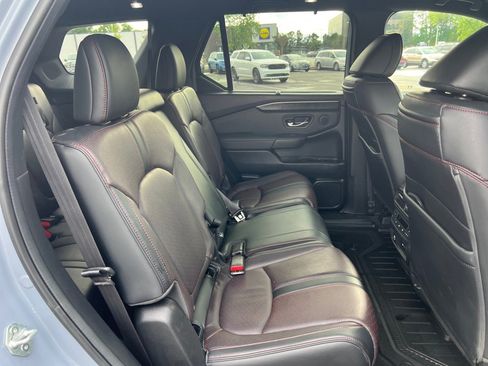 Used 2025 Honda Pilot Black Edition image 29