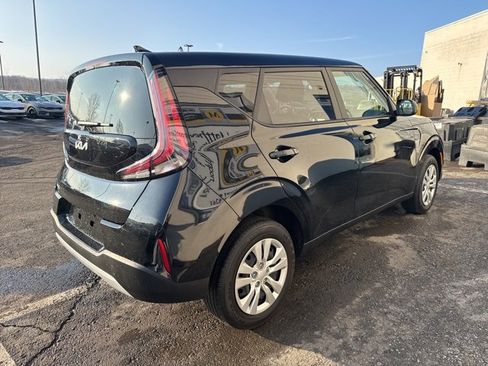 Certified 2025 Kia Soul LX image 5