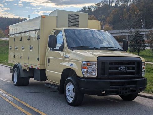 Used 2019 Ford E-450 and Econoline 450 Super Duty w/ Power Windows & Locks Group image 2