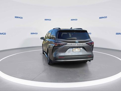 Used 2025 Toyota Sienna XLE image 7